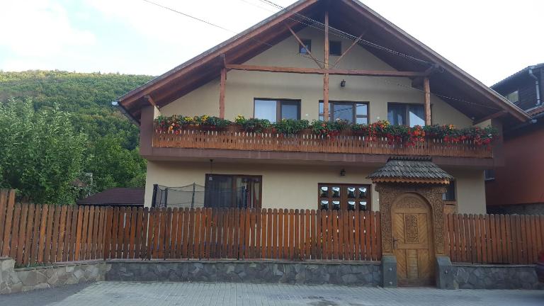 Szandi Panzió - B&B Praid