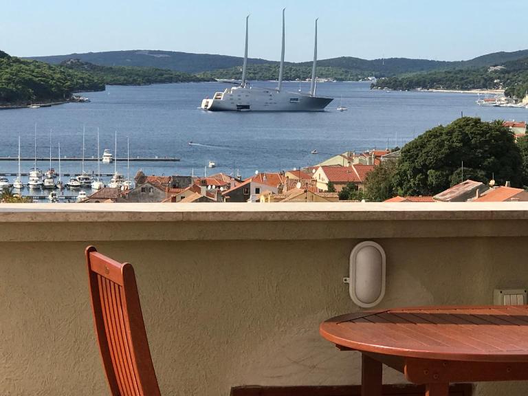 Losinj Panorama Penthouse - B&B Mali Lošinj