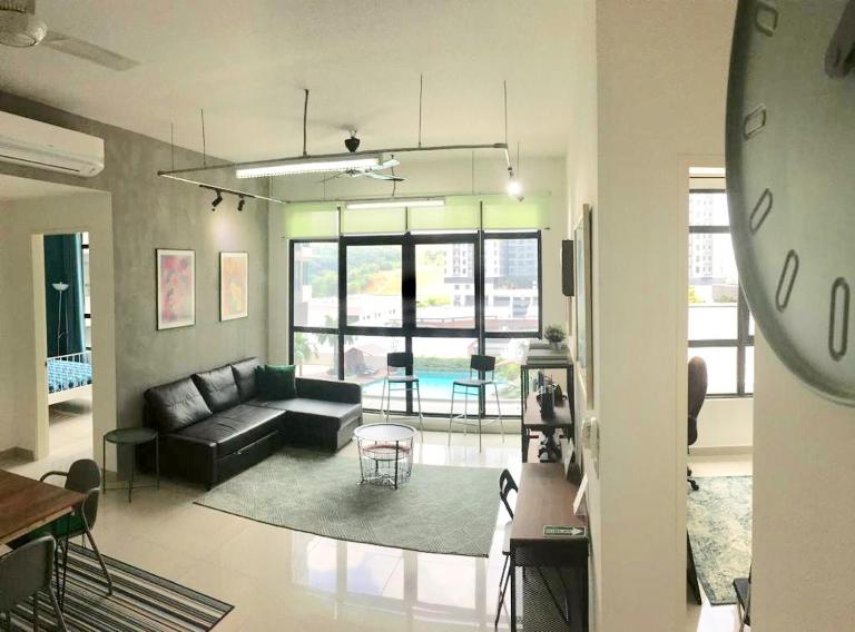 Conezion IOI Putrajaya (Rustic Suite, 3 Bedrooms, 2 Baths, WiFi, Pool & City View) by MRK - B&B Putrajaya