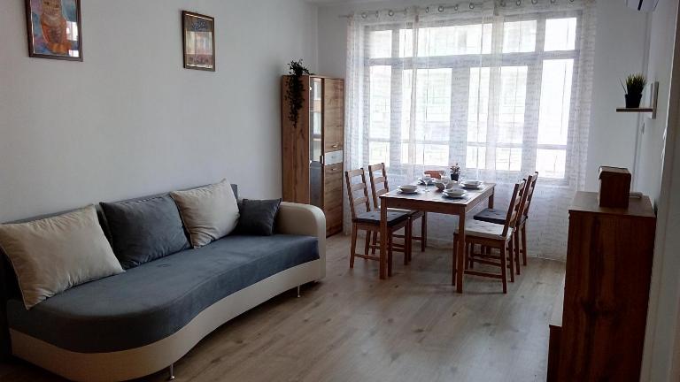 Апартамент Арина - Ferienwohnung Pomorie