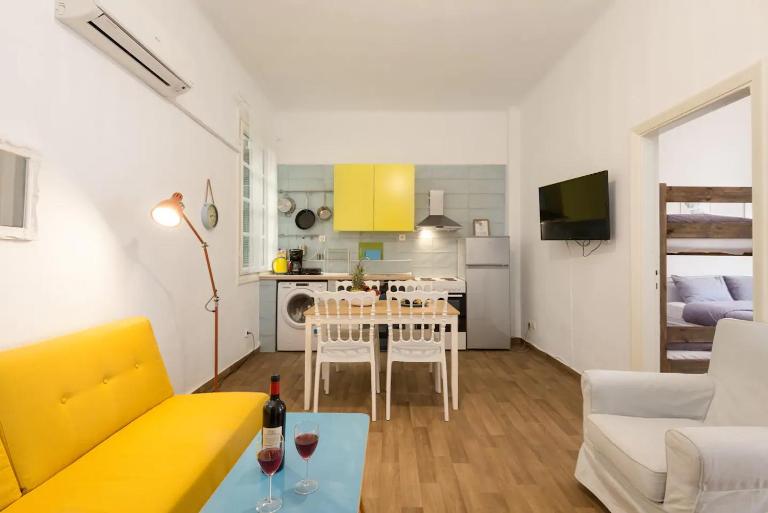 Saint Dimitrios Central Apartment 100sqm. - B&B Thessaloniki