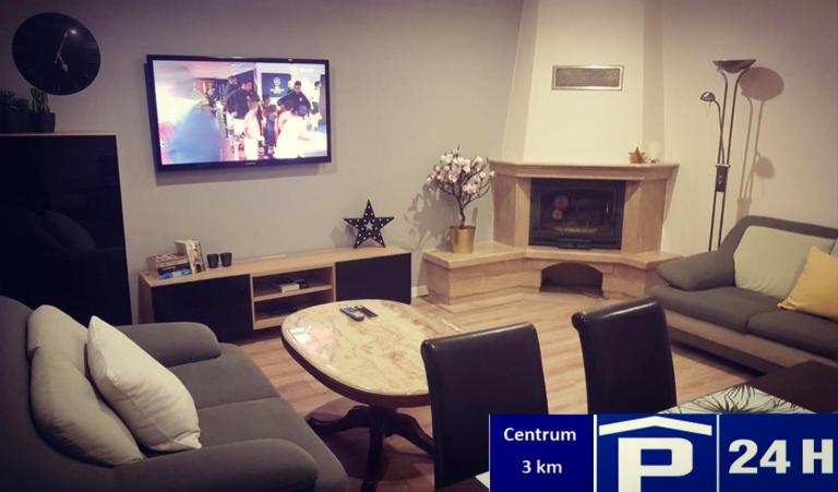Red Rose Apartament -Parking -Taras- Faktura VAT - Ferienwohnung Kielce