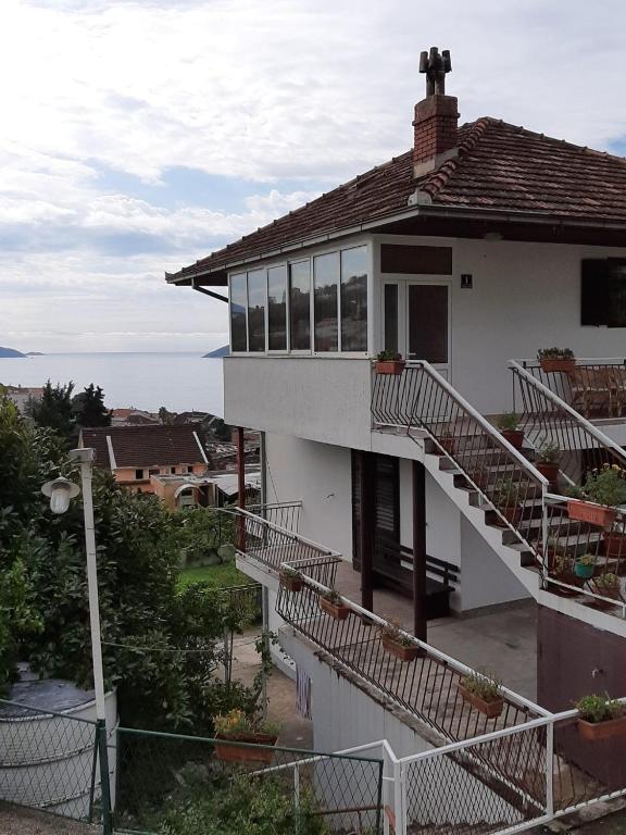 Maja Apartman - B&B Igalo