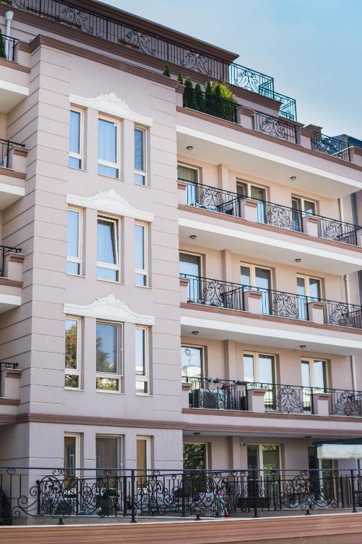 Kapana Luxury City Center Apartments with Garage - Ferienwohnung Plowdiw