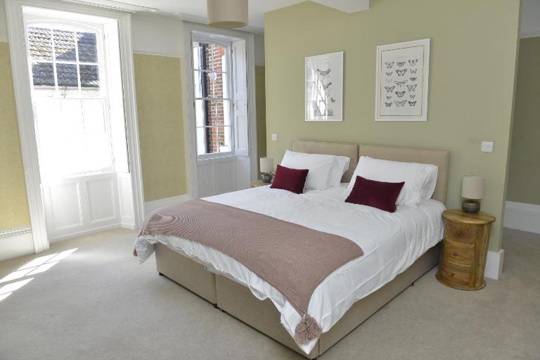 Old Green Chambers spacious town centre apartment with free parking! - B&B Saint Ives