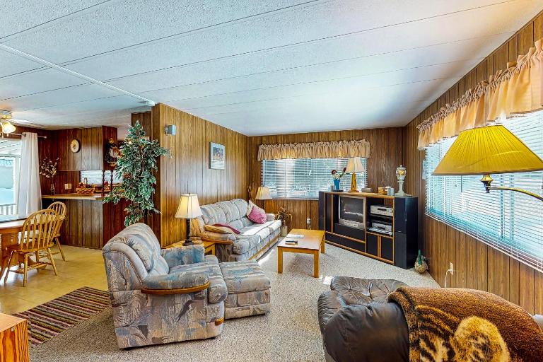 Lazy Dayz Cottage - Chambres d'hôtes Christina Lake
