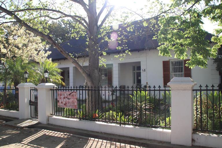 Petal's Place - B&B Robertson