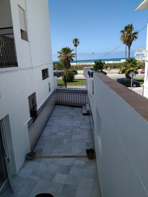 Apartamento primera linea de playa con gran patio, consultar disponibilidad de aparcamiento - B&B Conil de la Frontera