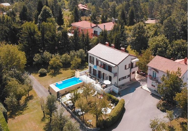 Guest House Surina App Surina's Green Holiday - B&B Rupa