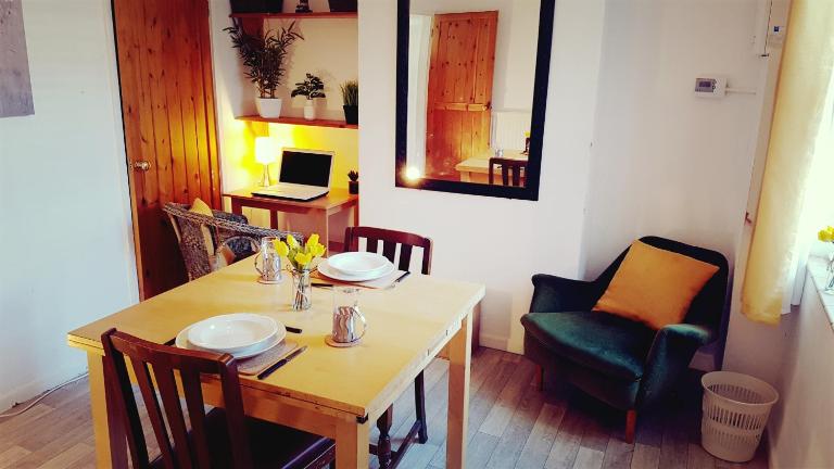 Stylish and homely space with considered work area - B&B Norwich