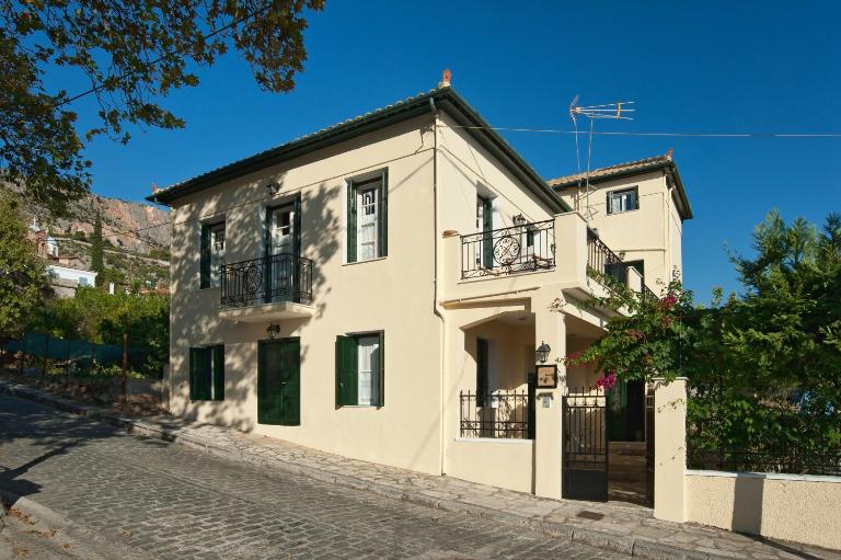 Elia Apartments Chrisso - B&B Delfi
