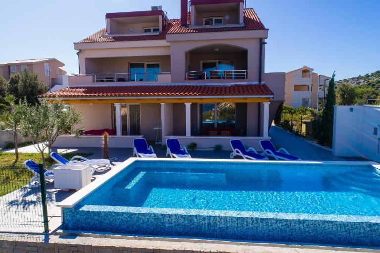 Villa Second-Home - B&B Ražanj