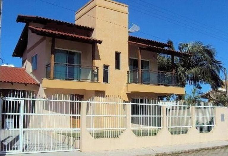 Casa alto padrão a 300 mts da praia - Ferienwohnung Bombinhas