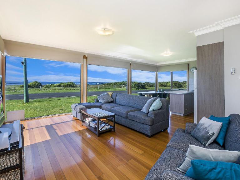 The Waves - B&B Port Fairy