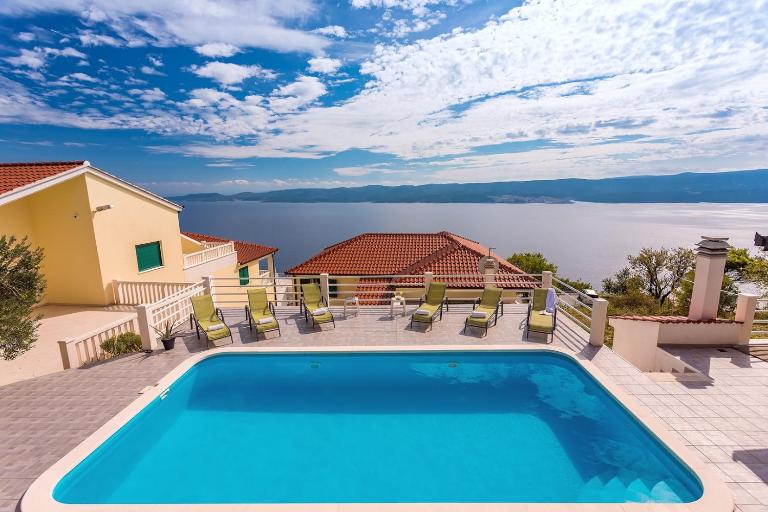VILLA MASLINA, with private 32m2Pool, panoramic views on 100km coastline, 12 pax - B&B Lokva Rogoznica