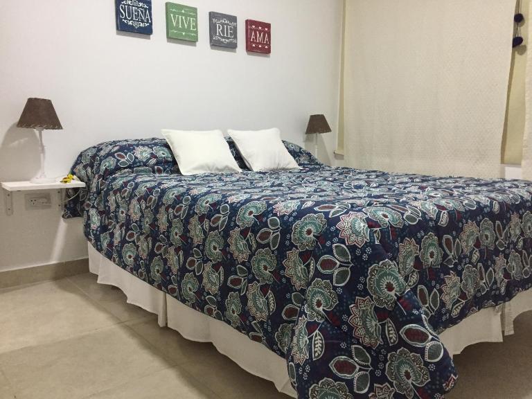 Dto nuevo barrio Universitario con wifi y cochera-Check in express - Chambres d'hôtes Bahía Blanca
