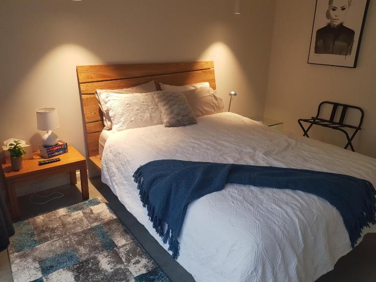 Modern, private and close to town. - B&B Albury
