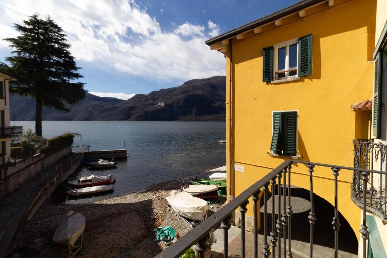 Mamma Ciccia Holiday Home - Lake Front Apartment - Ferienwohnung Mandello del Lario