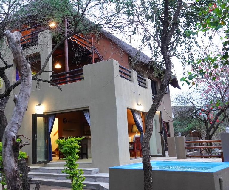Marloth Park Hippo House - Bed and Breakfast Marloth Park