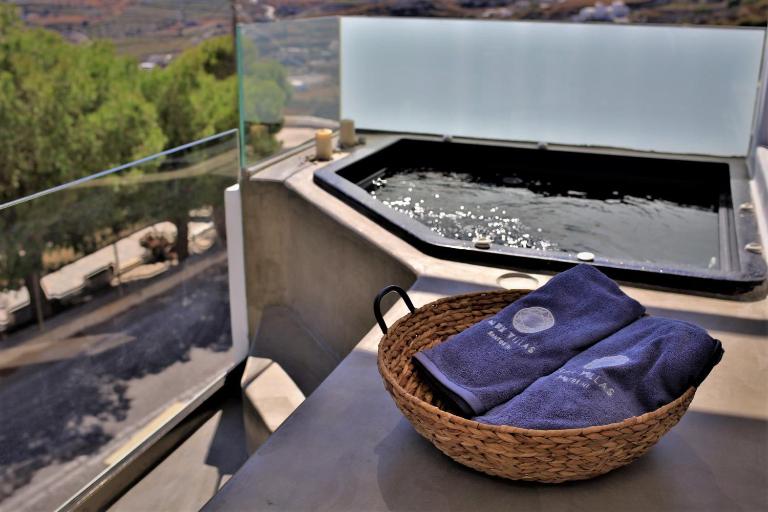 A Lux Villas Santorini - B&B Éxo Goniá