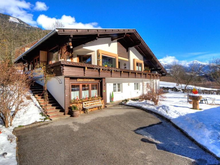 Haus Hasslacher - B&B Flattach