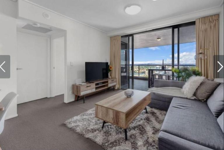 AU1 - Aurora Skyscraper CBD For Business or Pleasure - Bed and Breakfast Brisbane