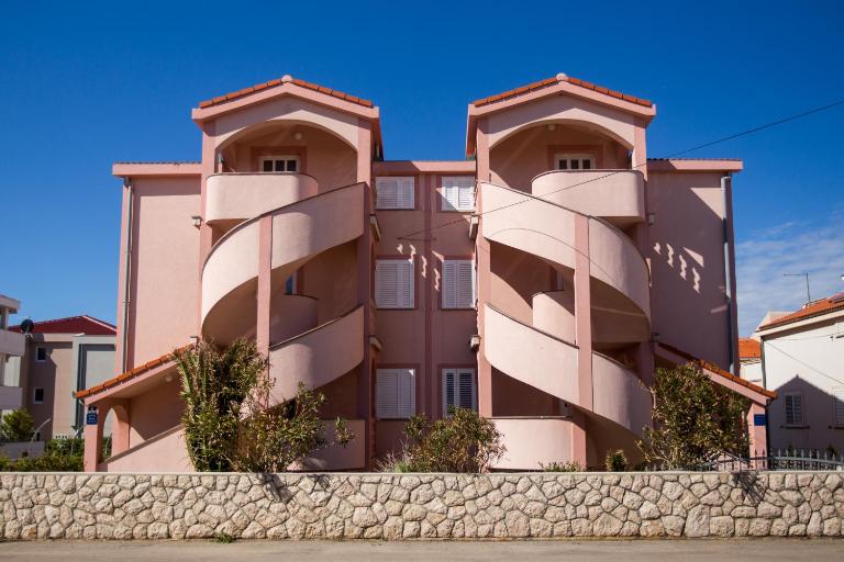 Pink House Apartments - B&B Novalja