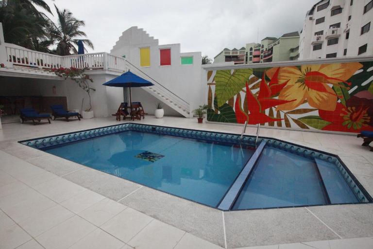Apartamento de tres habitaciones en zona centro de San Andrés Islas - Edificio Comodoro 203 - B&B San Andrés