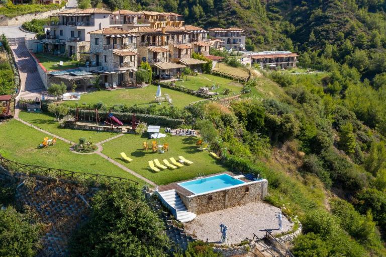 Koumaros Villas - Chambres d'hôtes Agía Paraskeví