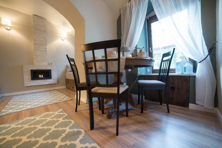 Colonial Ultra Center Apartment - Ferienwohnung Klausenburg