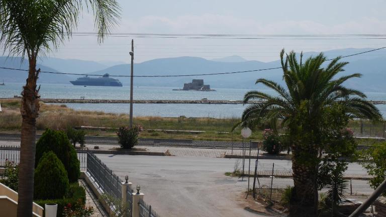 Villa with the view of Palamidi and Bourtzi - Ferienwohnung Nafplion
