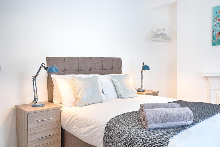Spacious 4BR Home with Garden, Swansea - B&B Swansea