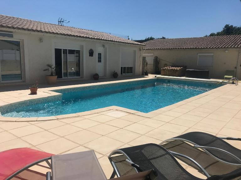 LES CLÉMATITES - B&B Donzère