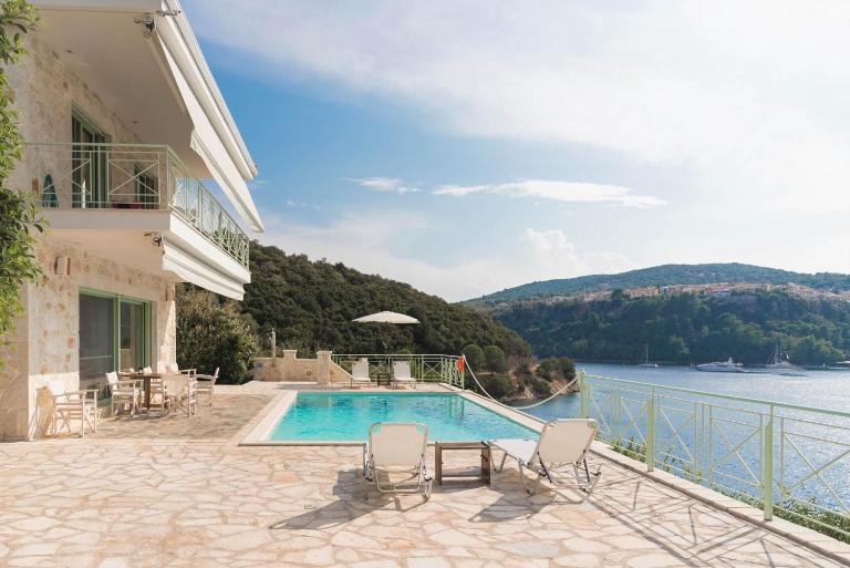 Meganisi Blue Villa - Chambres d'hôtes Mikínai