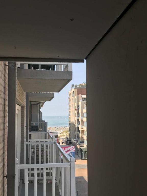 Livorno with private parking - B&B Nieuwpoort