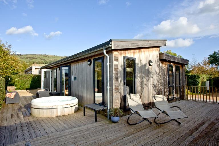 Diamond Lodge - Pets Allowed - Hot Tub - Free WiFi & Parking - B&B Cheddar