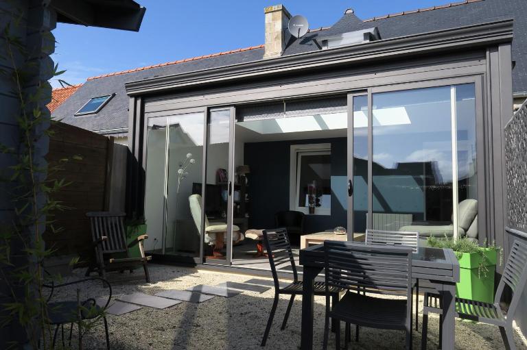 Jolie Maison Rénovée Exposée Sud avec Cour Fermée - ref 54 - B&B Trégastel