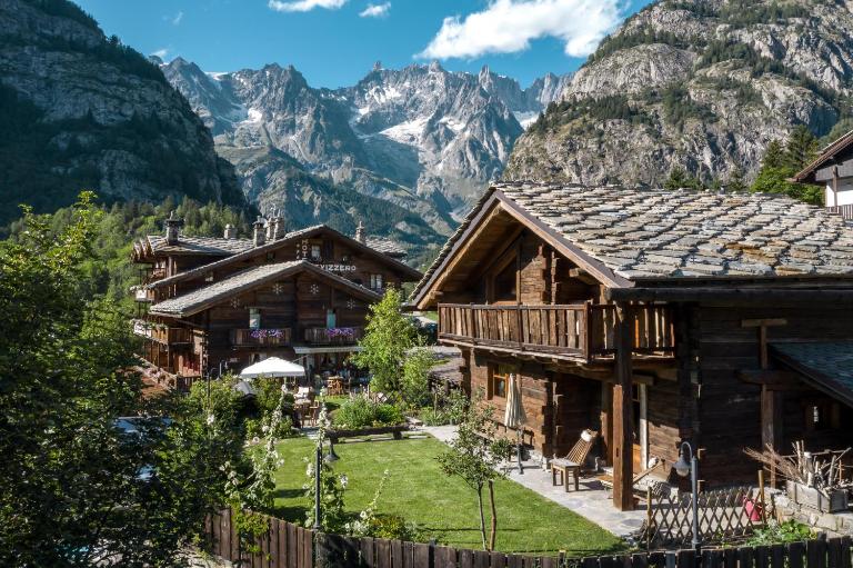 Chalet Svizzero Apartments - Chambres d'hôtes Courmayeur