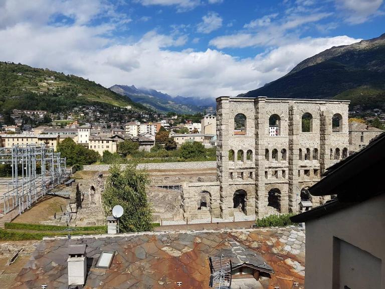 Aosta con Vista - appartamento in centro - Chambres d'hôtes Aoste