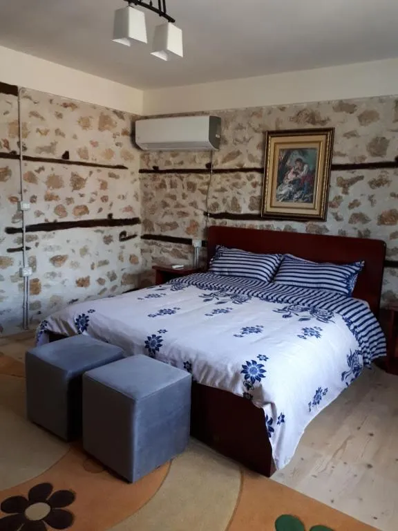 Bona's Home - Bed and Breakfast Tushemisht