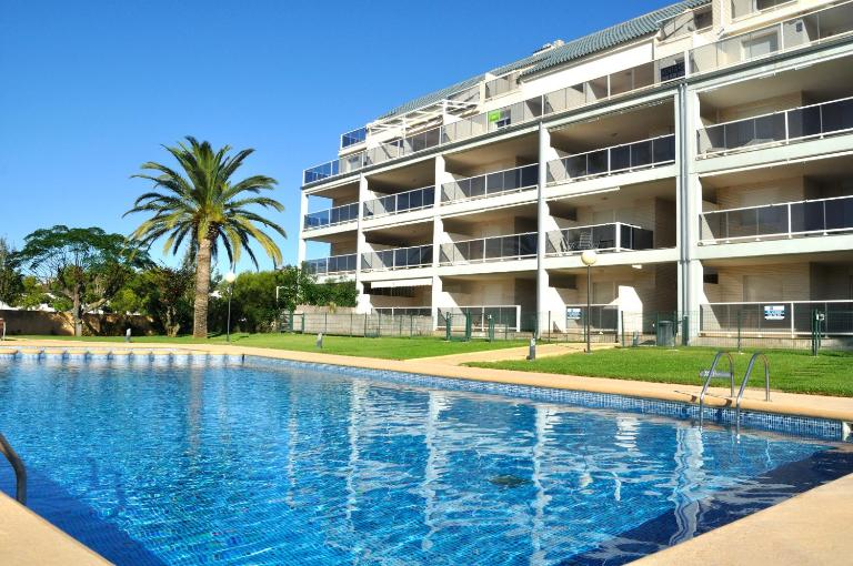 Brisas C8, ático, 3 dormitorios, playa a 100m, by Bookindenia - B&B Denia