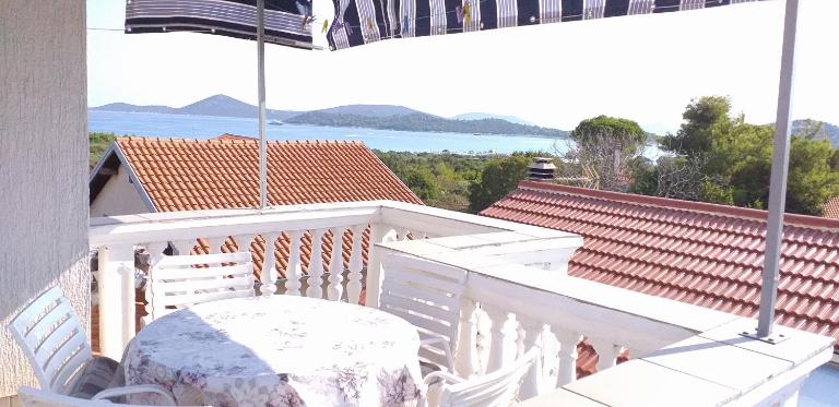 Apartments Antonela with seavies - B&B Tribunj