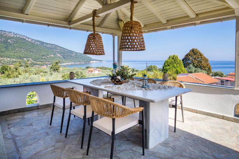 Vista Del Mare Luxury Villa - Bed and Breakfast Koínyra