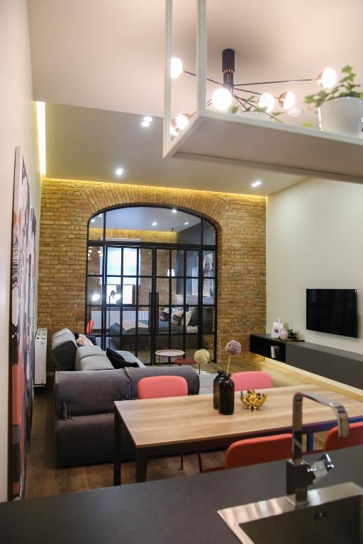 Apart Hotel на Трояндовой - Ferienwohnung Tschernowitz