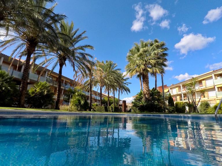 Apartamento con piscina, terraza y parking gratis "Ideal familias" Cambrils - B&B Cambrils