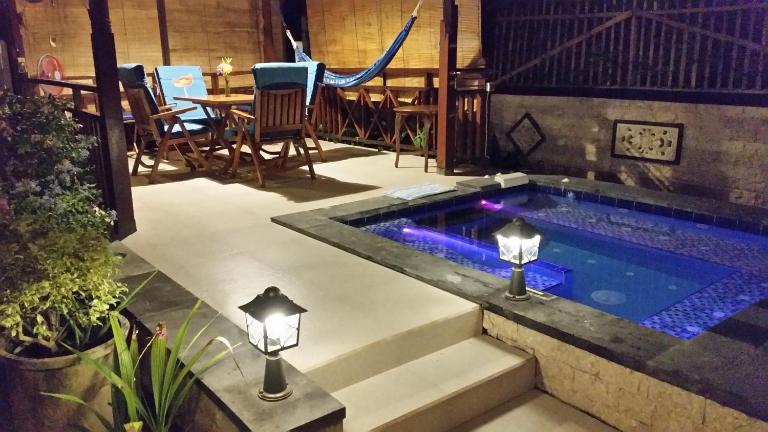Dennis Holiday Bungalow - B&B Joyosari