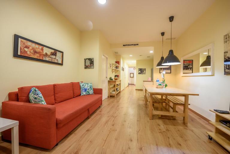 RamblasRentals Chic & Spacious Flat Pool Table 15M Ramblas - Parking - Wifi - Ferienwohnung Barcelona