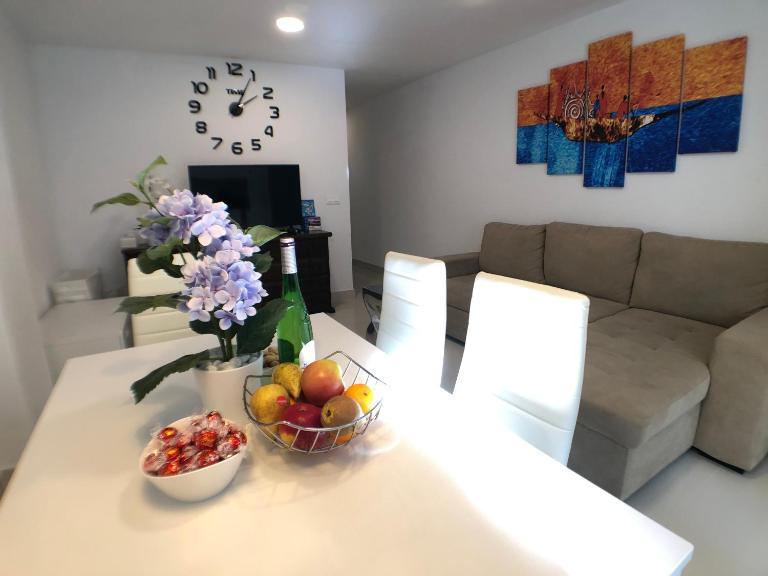 Calle San Carlos 132 - Bed and Breakfast Alicante