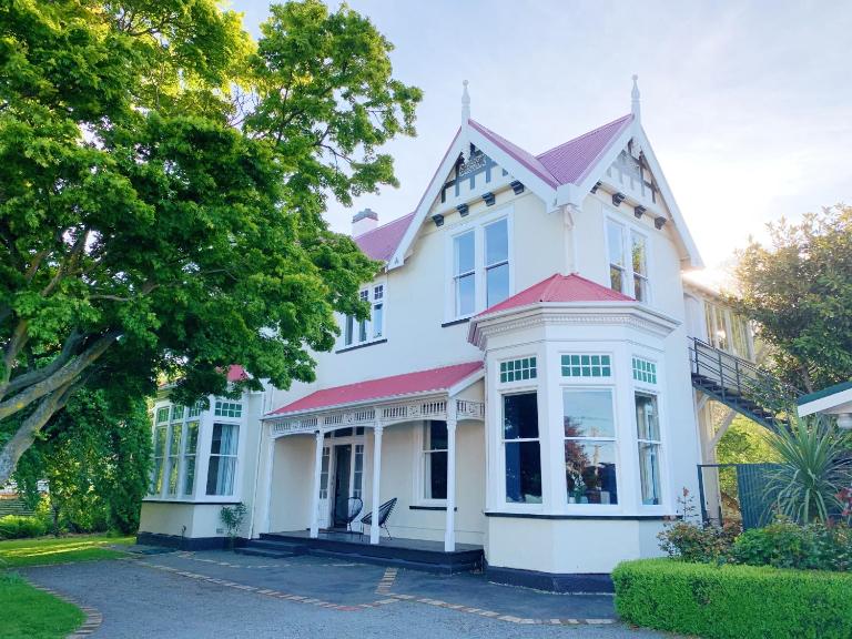 The Vicarage Boutique Bed and Breakfast Oamaru - B&B Oamaru