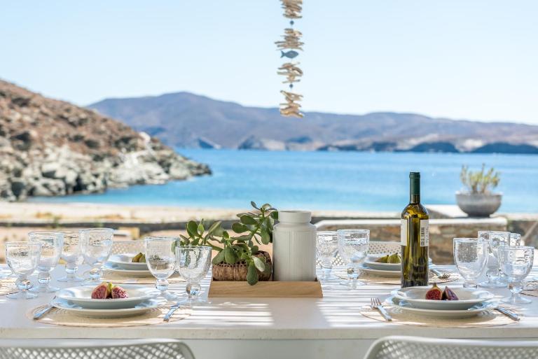 Eneos Kythnos Beach Villas-Executive and Premium Villas - B&B Kýthnos